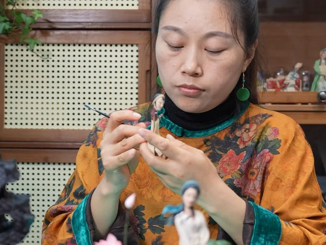 妈妈的绣感浜传承指尖艺术，绣出温馨回忆，感受家的温度与爱