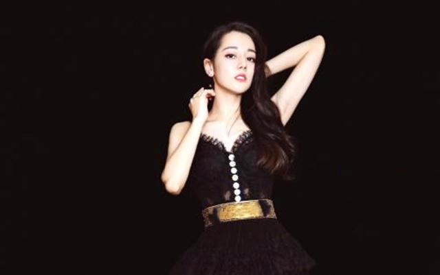 女同精品浪漫故事，深情描绘爱与成长，展现女性情感世界