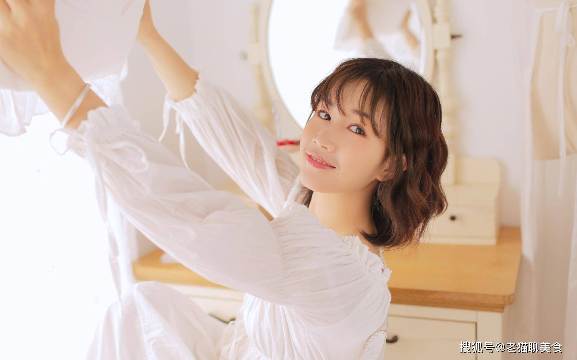 2.单纯美女被调教-MM51视频，清纯少女蜕变实录，隐秘训练过程曝光