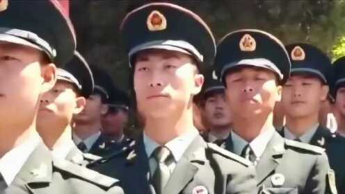 *军人低吼律动呻吟声震撼人心，铁血柔情交织，战场回响永恒*