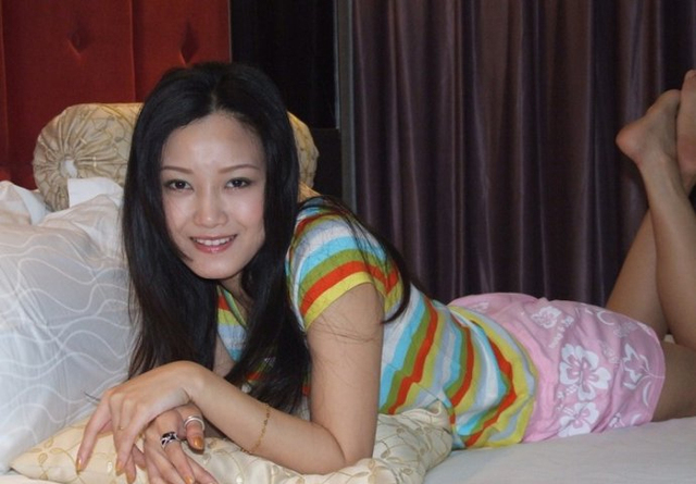 2.汤芳淫语事件持续发酵，网友热议不断，社会影响深远