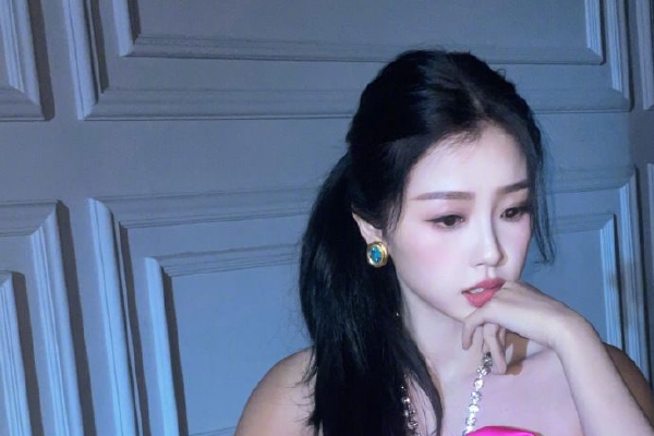 多情少妇BBwBBw的诱惑，性感身材，迷人曲线，让人心动不已