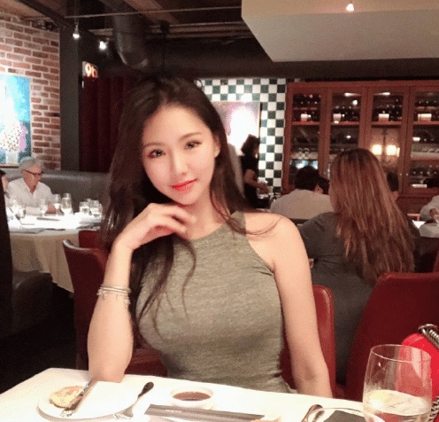 老熟女小伙子maturematurehd邂逅成熟魅力，探索激情岁月，感受别样人生