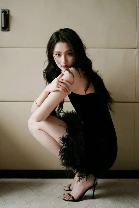 精品少妇理论解析，掌握优雅魅力秘诀，打造自信迷人气质