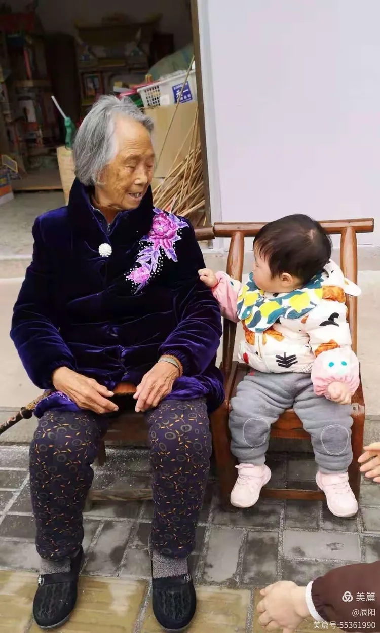 老奶奶曰比人生智慧传承温暖家庭故事 老奶奶曰比人生智慧传承温暖家庭故事