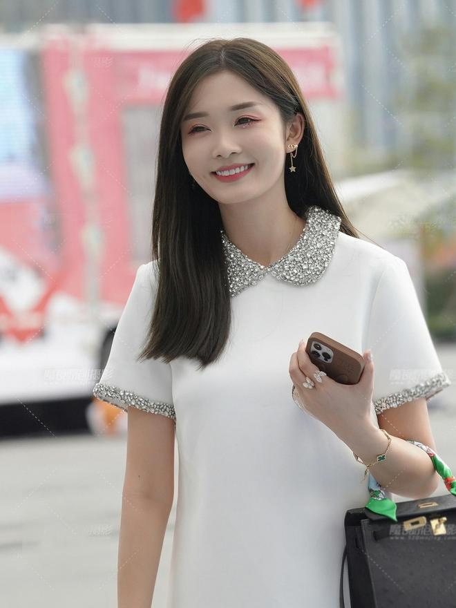 69学生妹青春洋溢校园风穿搭指南，甜美可爱又时尚，轻松俘获众人目光