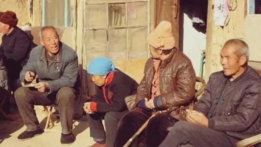 淫乱老太晚年生活揭秘，道德沦丧引争议，社会反思刻不容缓