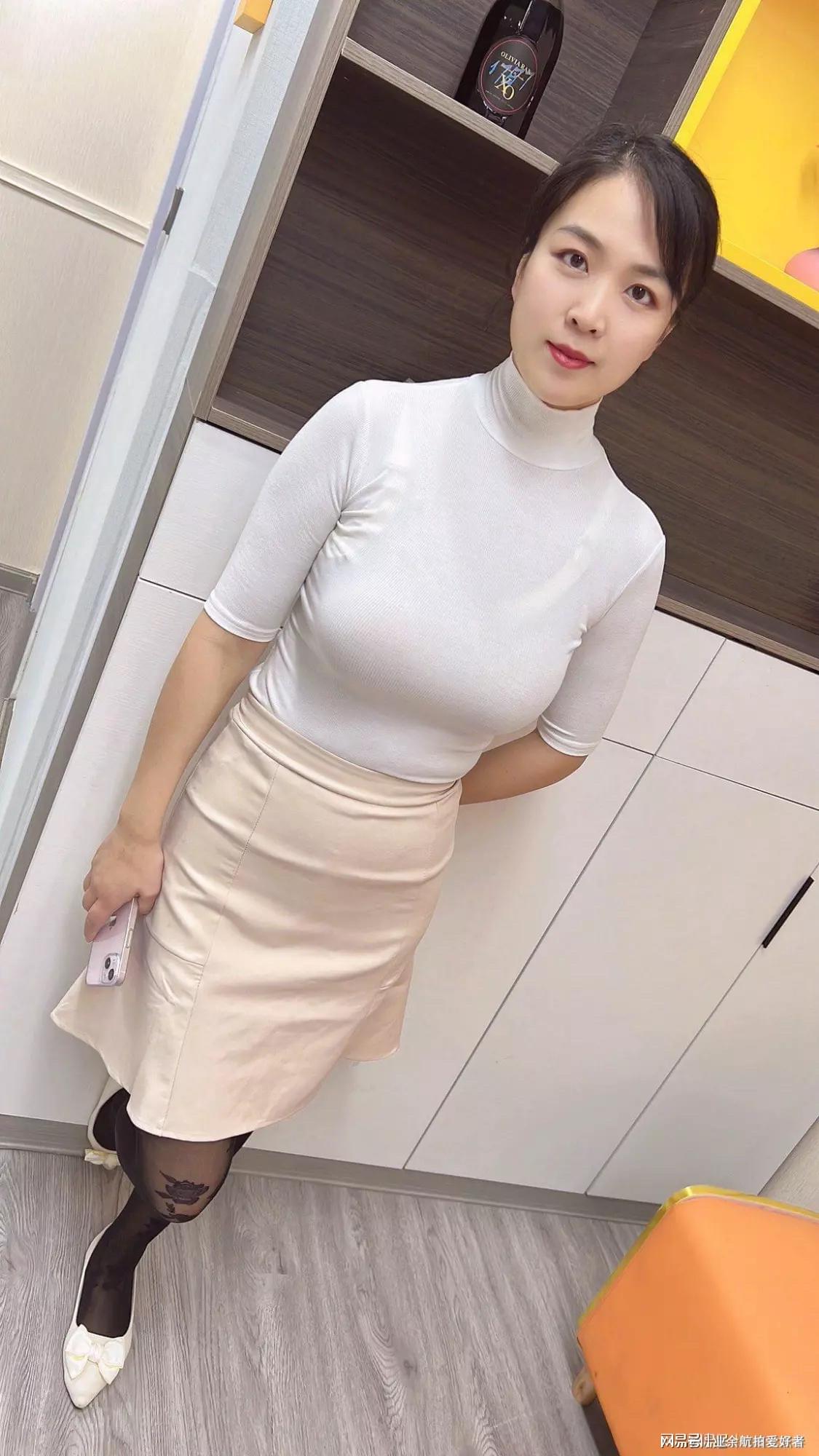人妻丰满熟妇av无码区乱码，激情诱惑熟女大片，高清无码人妻专区