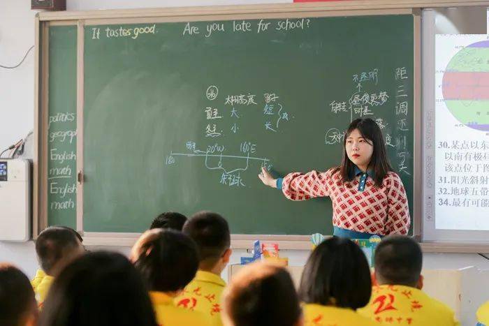 激情五月天av绽放青春梦想，点燃夏日热情，共享音乐盛宴