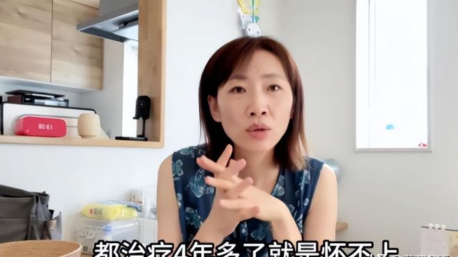 挠日本美女痒痒的搞笑瞬间，逗趣画面，让人忍俊不禁