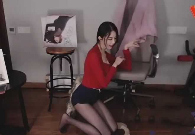 操美女下面浜引发热议，探索背后故事，揭秘真相，网友纷纷讨论其影响