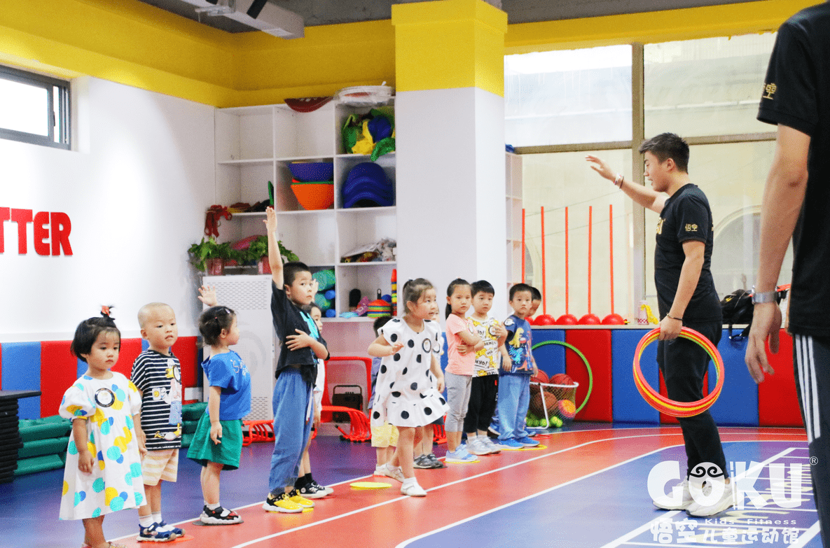 法国小幼稚的初中生浜的校园趣事，青春成长故事，欢乐与挑战并存