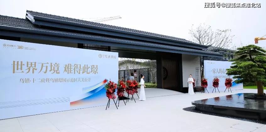 男生把困困放在女人困困里视频浜引发热议，网友疯狂转发，创意互动瞬间爆红网络