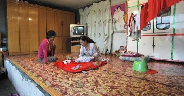 大炕上玩弄亲妹妹的禁忌往事，乡村秘闻曝光，伦理悲剧引发深思