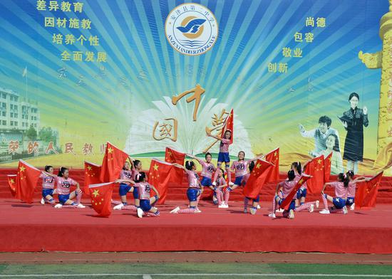 2.女生光溜溜护肤秘诀，时尚穿搭灵感，自信绽放光彩