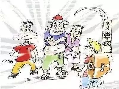 2.偷拍女初中生洗澡,校园安全受质疑,家长呼吁加强监管