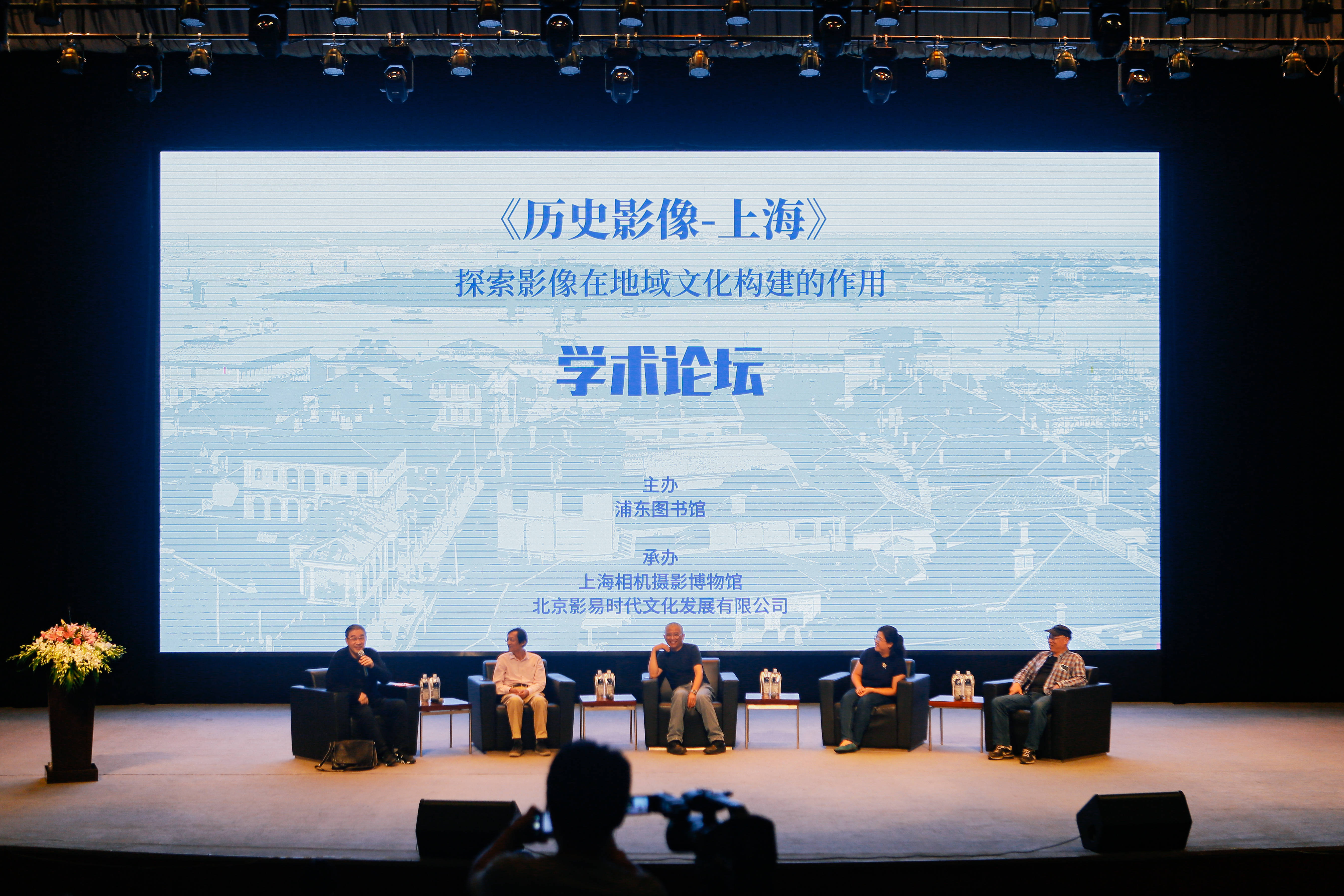 爱丝AV的魅力与争议，探索其文化影响，揭秘背后的故事