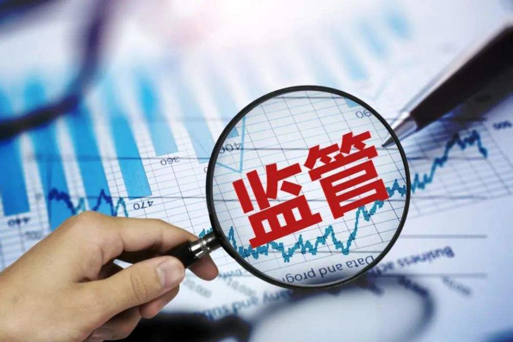 女厕性交事件引发社会争议与道德讨论，需加强监管，保护女性权益
