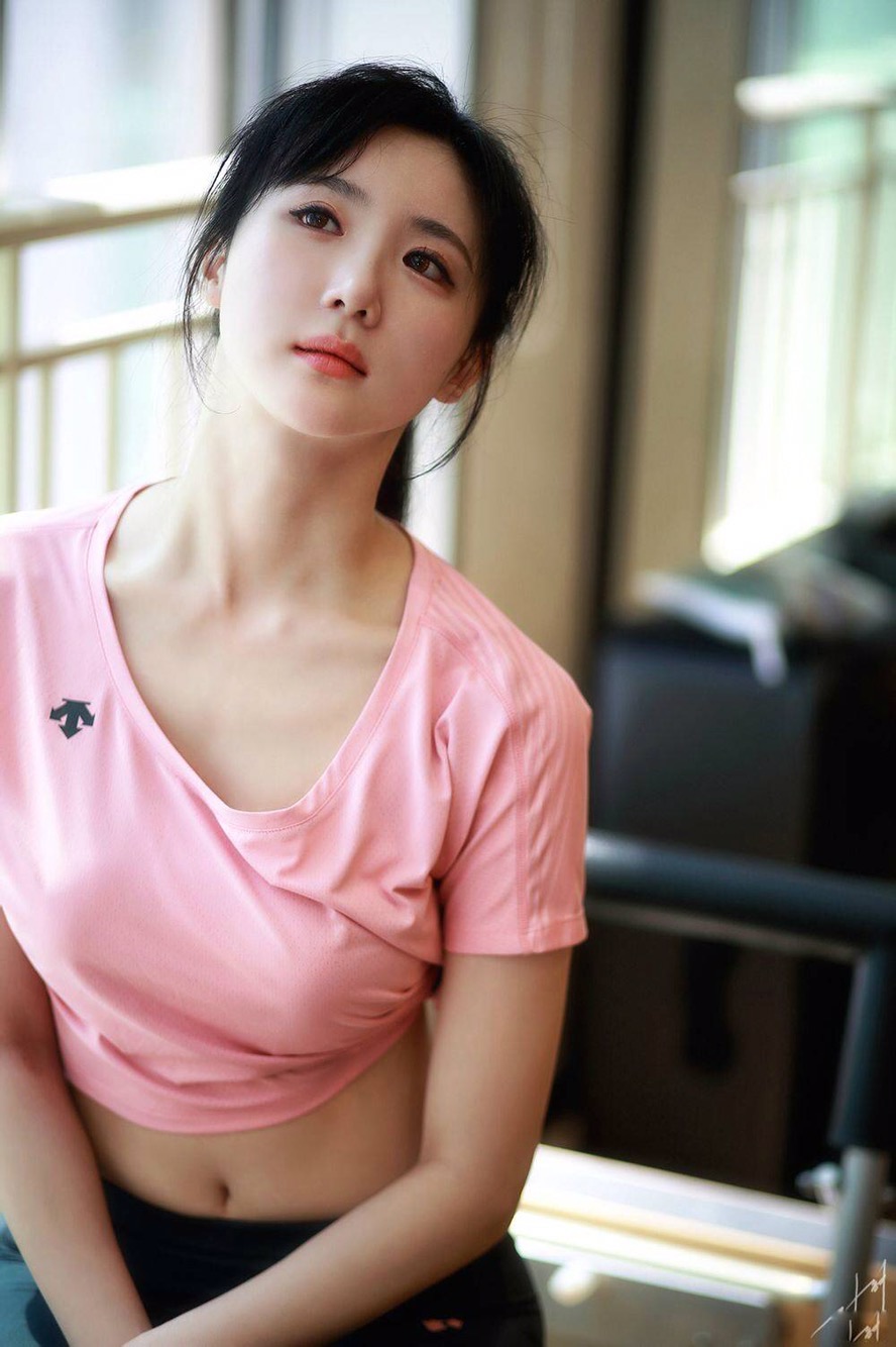 1.双乳丰满的女学生浜崎真绪校园写真