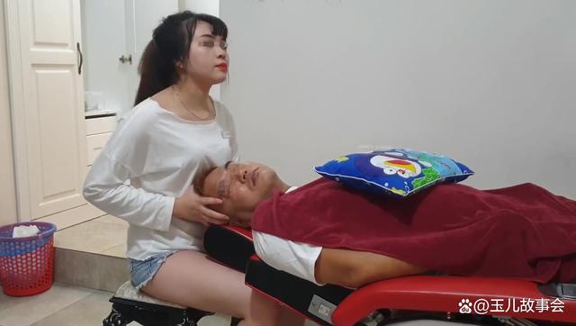 1.按摩店女老板被小伙睡了两年情感纠葛