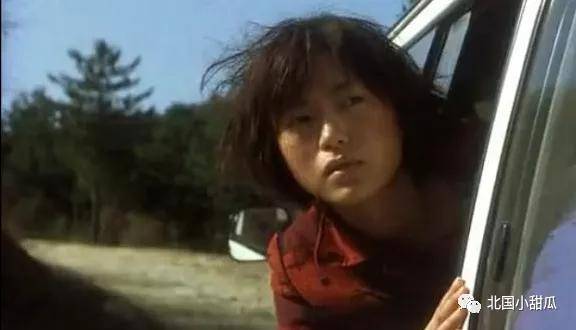 东北一女和5个黑人相遇引发热议，背后的故事令人深思，真相究竟如何