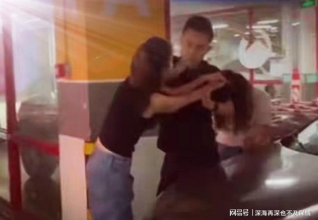 2.老汉开嫩苞，春耕故事暖人心，田间趣事多