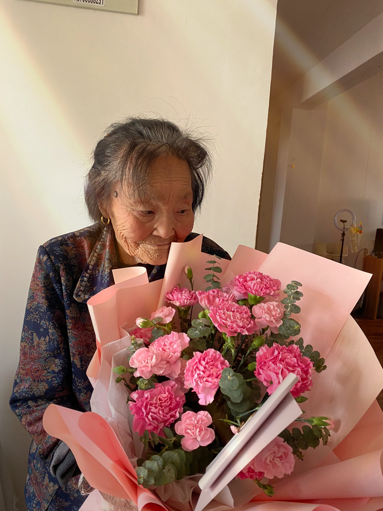 六十岁五十路近亲祖母的温馨故事，岁月沉淀的亲情，感人至深的家庭回忆