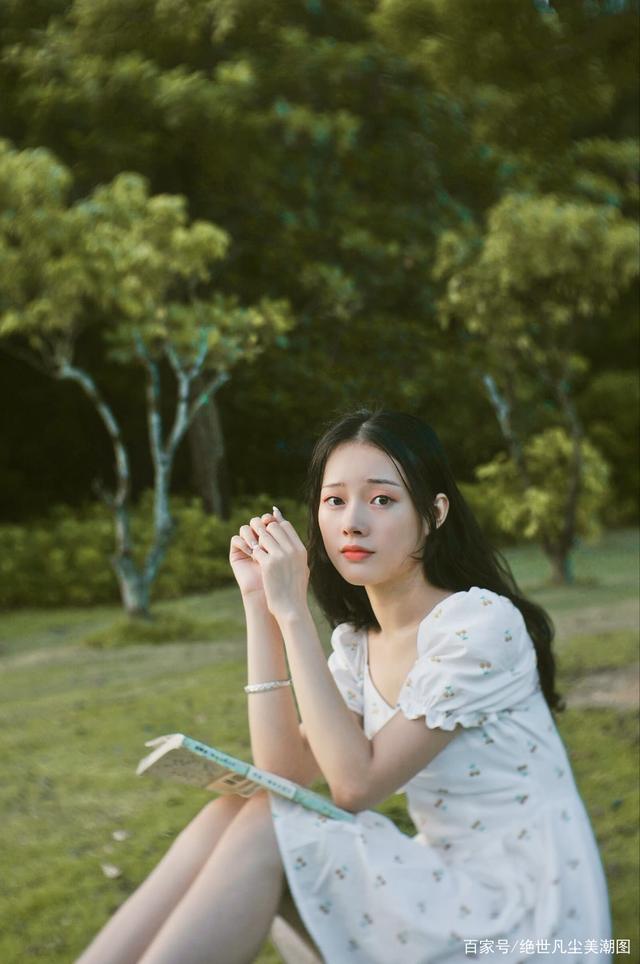 3.白嫩肌肤如玉的小女生图片，纯净无瑕，散发青春魅力，令人心动