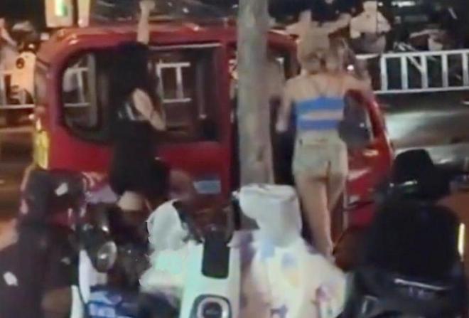 2.山东老女人被搡的大叫浜事件背后真相令人震惊，社会热议不断，细节曝光