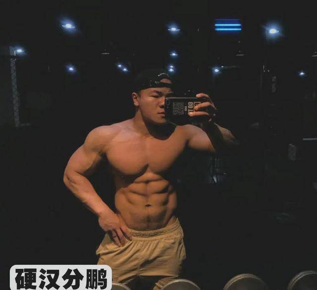 2.帅小伙太粗太长了A片，猛男硬汉激烈交锋，深夜荷尔蒙爆棚
