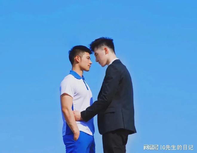 2.嗯进去好大男同满足，激情四射爱意满溢，探索深度快乐巅峰