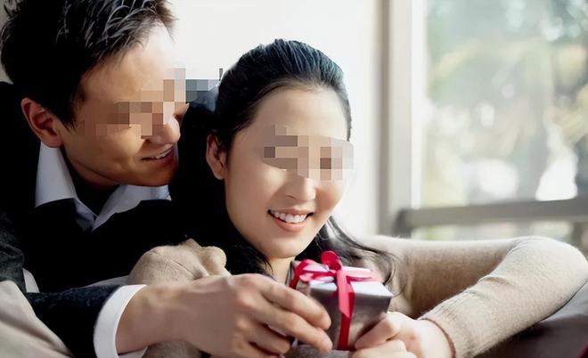 重口小伙子与老太做爰浜的禁忌之恋，跨越年龄的欲望，深夜迷情