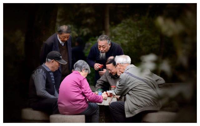 70岁老太的晚年生活充满幸福与活力