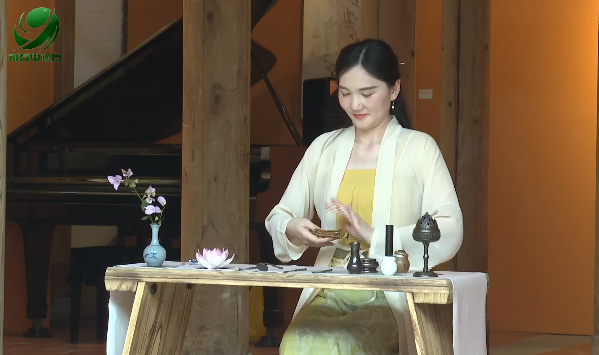欧美性BBBwBBBw熟妇魅力尽显，成熟女性风采，独特韵味吸引目光
