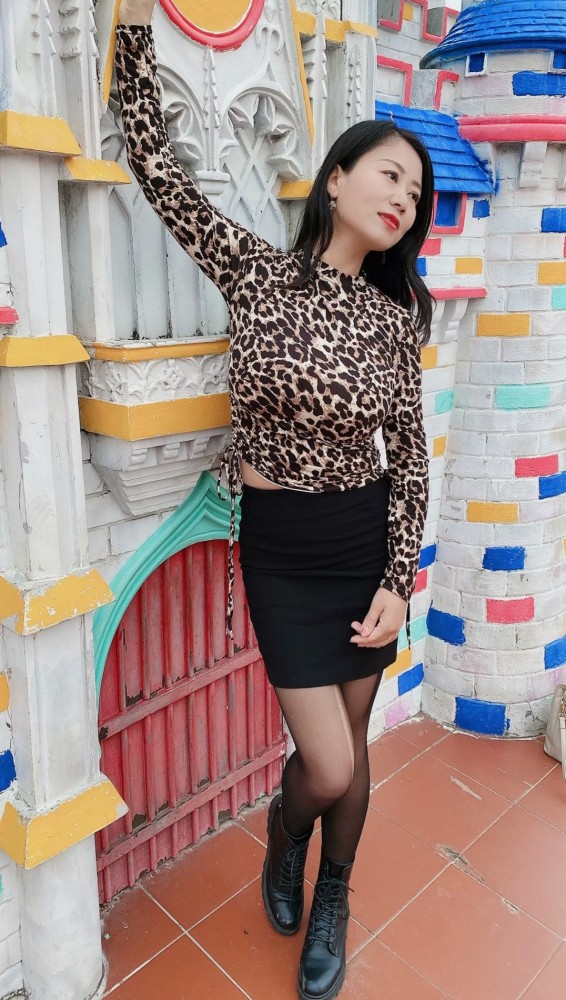 成熟女性精品专区一区二区，魅力熟女风尚，优雅气质，时尚穿搭，精致生活指南