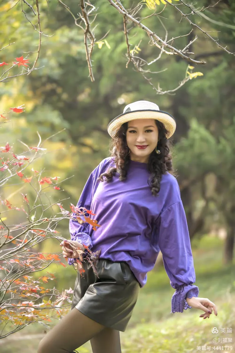 越南女小嫩苞10p绽放青春魅力，清新自然，动人风采