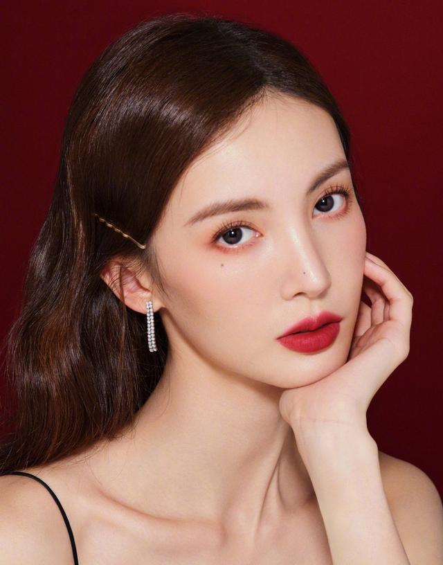小红书最新消息揭秘2024爆款趋势，穿搭美妆攻略，省钱技巧全在这