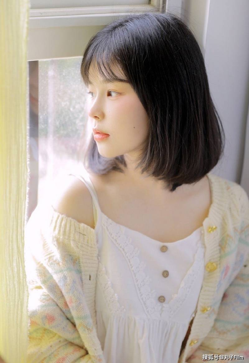 "未成年学生妹精品大片，青春校园写真，清纯少女时尚摄影，唯美校服艺术照"