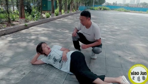 1.吉傲网挠男高中生脚心美足轩趣事