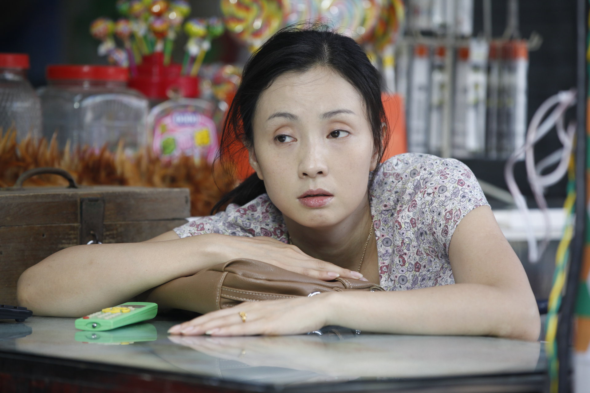 国产老女人HD演绎经典影视作品，重温怀旧时光，感受岁月沉淀的魅力