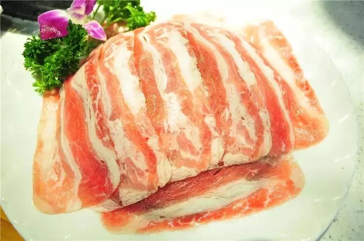 小俊大肉大捧一进一出好，美食盛宴引爆味蕾，鲜香四溢让人回味无穷