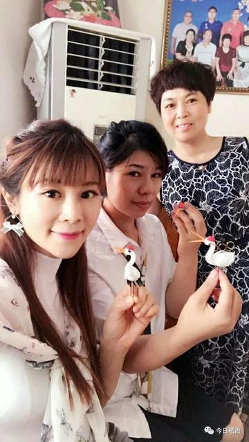 2.美女嗷嗷叫，魅力四射惹人爱，心动瞬间难忘怀