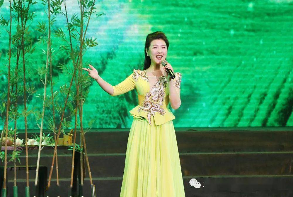 秋霞免费福利片精彩呈现，热门电影合集，畅享高清视觉盛宴