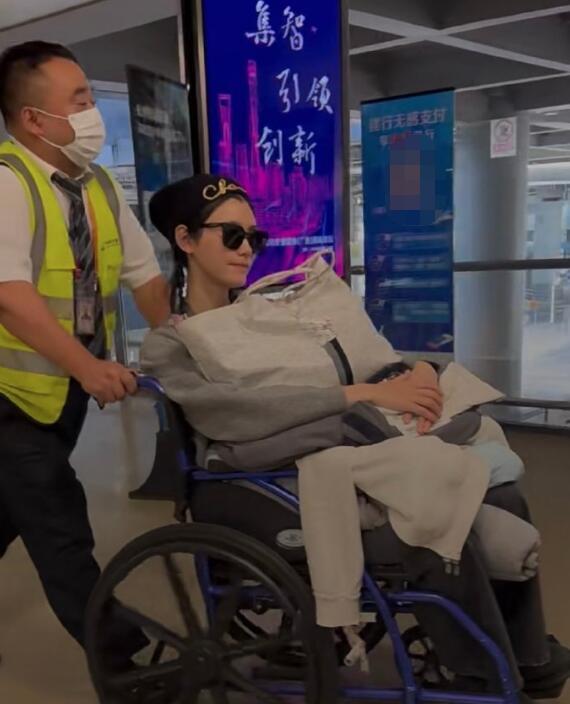 2.某女明星赤裸自慰浜事件曝光,网友热议不断,细节引发争议