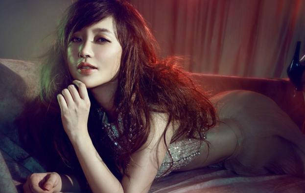 东北熟妇浜亚洲色图片风情，魅力熟女写真，性感诱惑展现