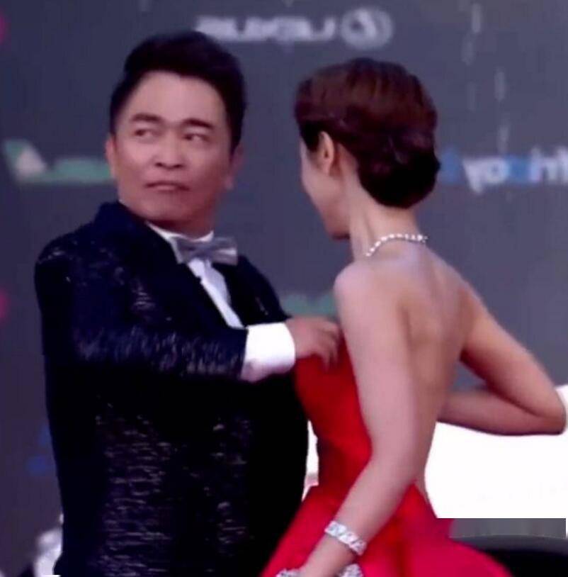 董卿特黄AAA毛片引热议，网友热议其真实性，娱乐圈再掀风波