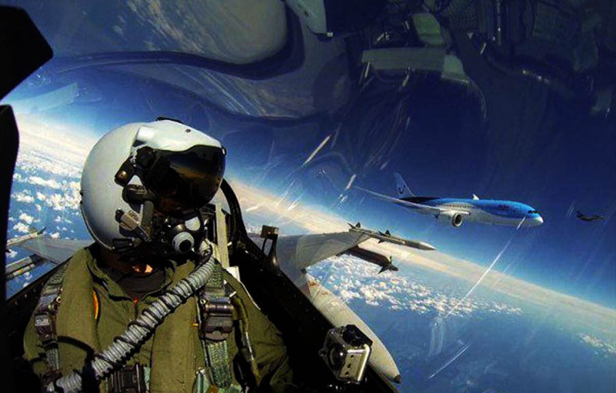 德国空乘4的制服风采，揭秘职业魅力，探索飞行背后的故事