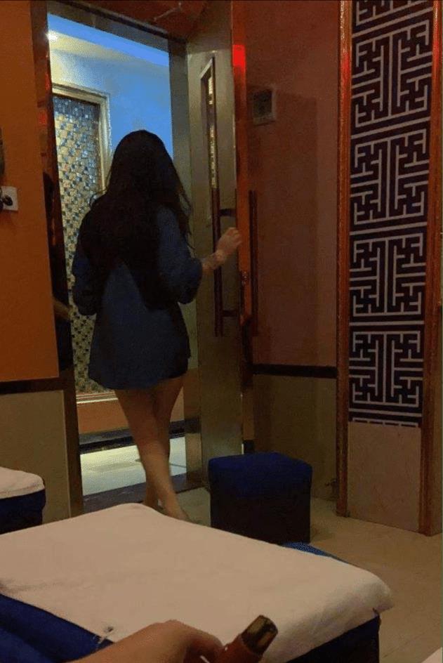 高级会所女技师双飞浜体验，奢华服务享受，私密空间专属定制
