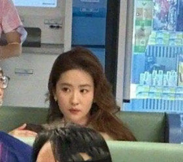 上海富婆黄色一级毛片浜引发热议，网友疯狂讨论，真相究竟如何，背后故事令人震惊