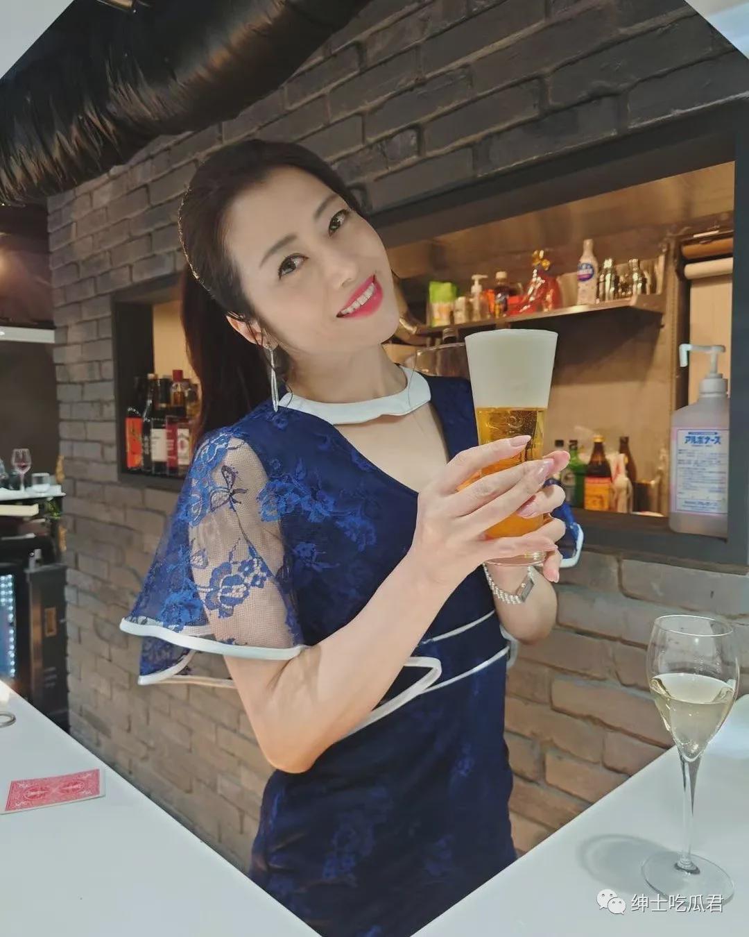 中国老熟女XXyyXX的精彩人生故事，展现成熟魅力，品味优雅生活